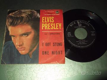 Elvis Presley 45 giri- I Got Stung - One Night
