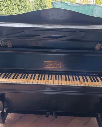 Pianoforte verticale Rösler vintage – da revisiona