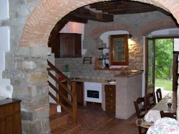 Rustico / Casale di 400 m² con più di 5 locali a S - Vista 2