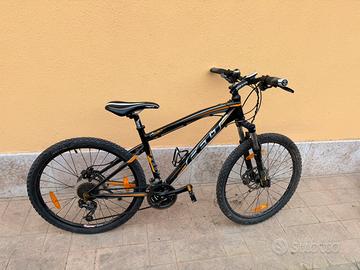 Mountainbike felt freni a disco nera