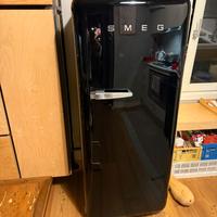 Frigo Fab 28 Smeg nero