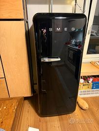 Frigo Fab 28 Smeg nero