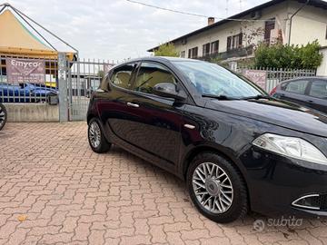 Lancia Ypsilon 1.2 69 CV 5 porte S&S Platinum