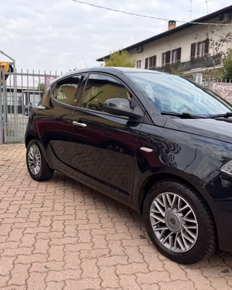 Lancia Ypsilon 1.2 69 CV 5 porte S&S Platinum
