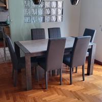tavolo grigio antracite con sedie o senza. 