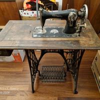 Macchina da cucire Vittoria completa di mobile