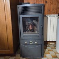 Stufa a pellet 6,5 kW in ghisa. Vista e piaciuta