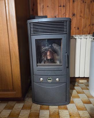 Stufa a pellet 6,5 kW in ghisa. Vista e piaciuta