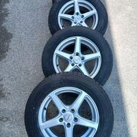 4 cerchioni con gomme invernali Nokian 215/65 R16
