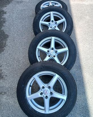 4 cerchioni con gomme invernali Nokian 215/65 R16