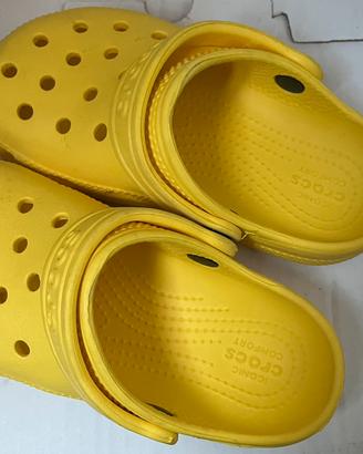Crocs bimbo