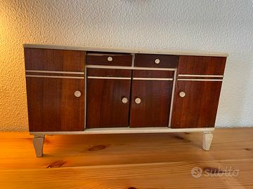 Mobiletto vintage in legno per casa delle bambole
