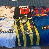 Maglie calcio di squadre varie.