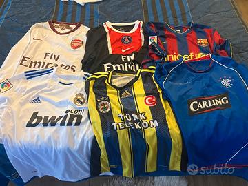 Maglie calcio di squadre varie.