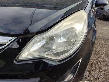 Proiettore sinistro OPEL CORSA D del 2011