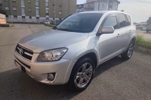 Toyota RAV4 4x4 automatico 2.2 D-Cat A/T 150 CV Lu
