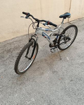 bicicletta mountain-bike 
