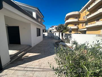 Villa con giardino vicino al mare