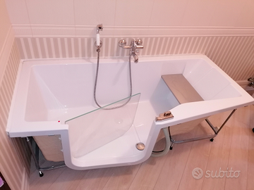 Vasca da bagno con apertura laterale