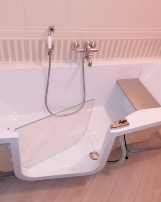 Vasca da bagno con apertura laterale