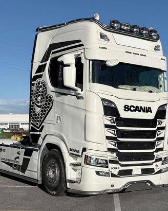 SCANIA S520 V8 - TRATTORE STRADALE 2 ASSI