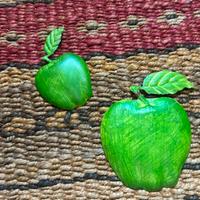 Set 2 mele verdi da appendere alle tende