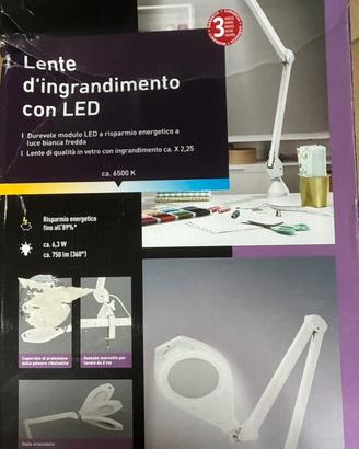 Lente con luce led da tavolo