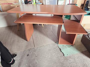 scrivania porta PC in legno