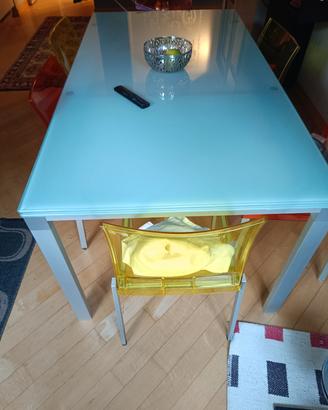 Tavolo più sedie 