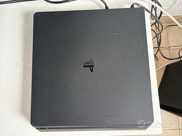 Play station 4, con controller e 5 giochi