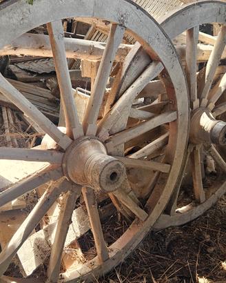 Ruote (due) per carro antiche