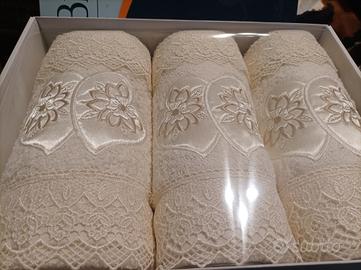 set 3asciugamani+3ospite nuovo 