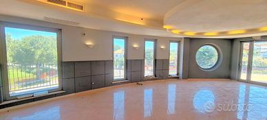 Ampio locale commerciale, uso polivalente