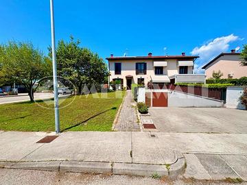 Bifamiliare a Roveredo in Piano