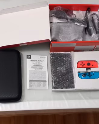 Nintendo Switch + gommini nuovi e custodia omaggio