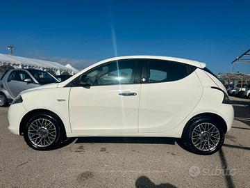Lancia y
