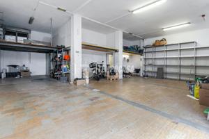 NEGOZIO TRE VETRINE SU STRADA