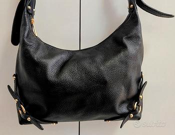 Borsa da donna vera pelle colore nera firmata.