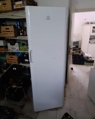 Congelatore verticale usato