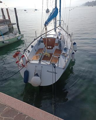 barca a vela sul lago