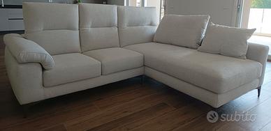 Divano a penisola nuovo