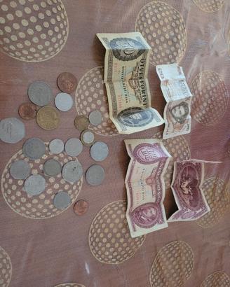 banconote con monete 