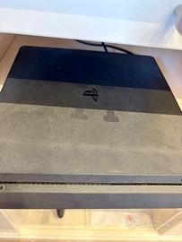 PLAY STATION 4