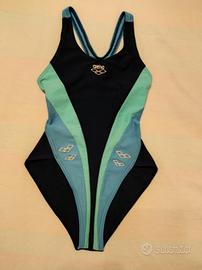 Costume Olimpionico Arena t. 8 A. € 7