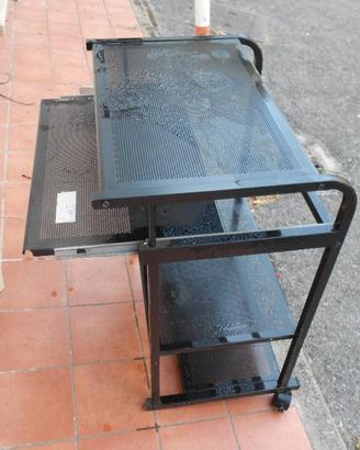 tavolino/scrivania per pc con 2 ruote e ripiani