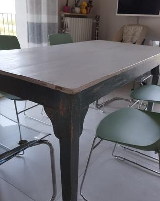 Tavolo da pranzo in legno – effetto antichizzato