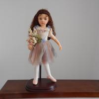 Bambola in porcellana, ballerina con piedistallo