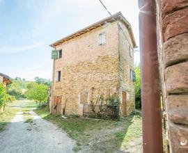 Casa singola indipendente su 4 lati con ampio giar