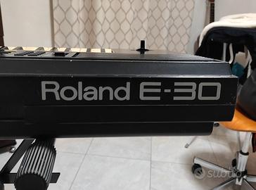 Tastiera Roland SINTETIZZER E30 perfetta.