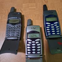 in blocco telefonini ericsson con 2 caricabatteria